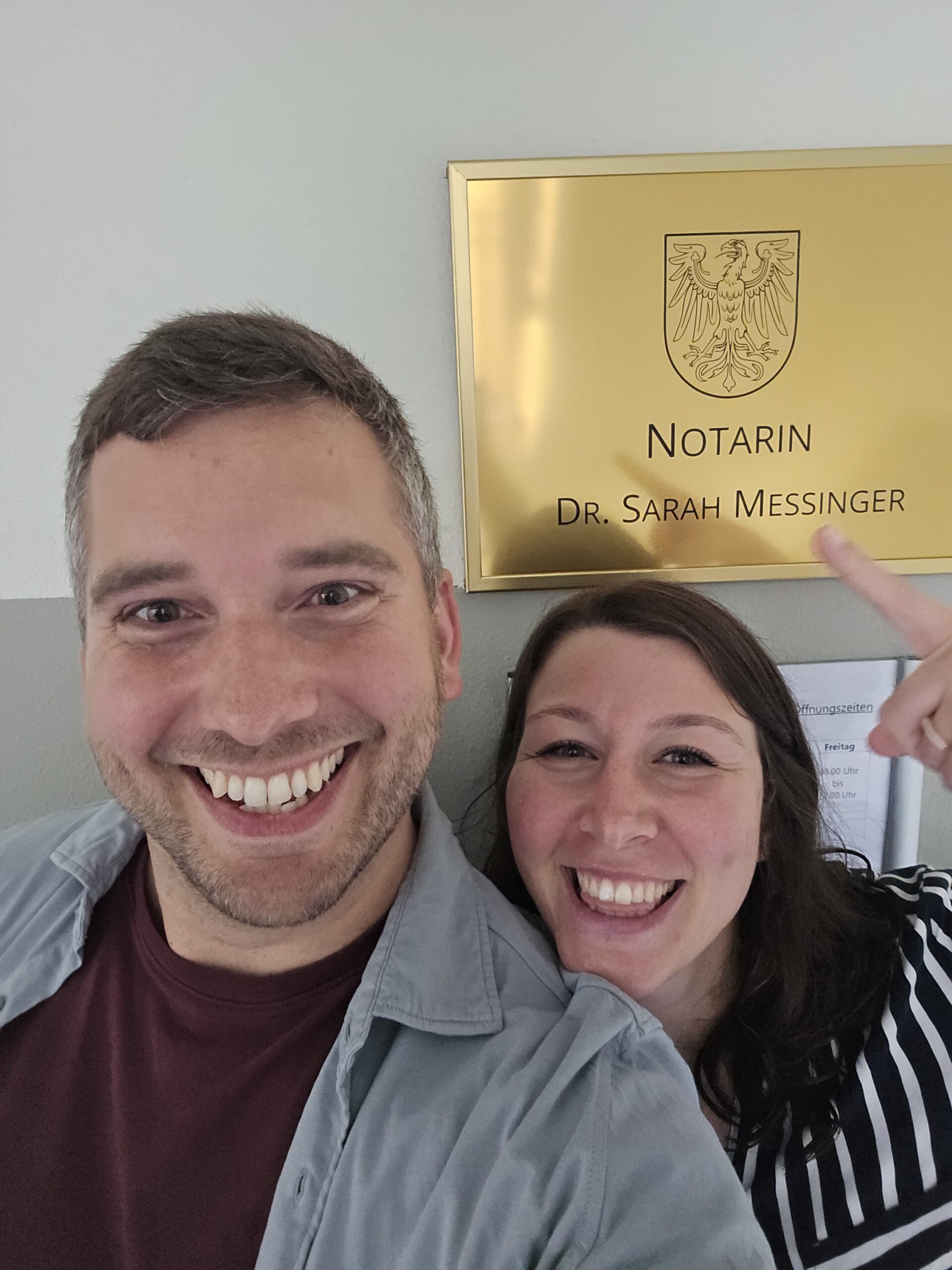 Ein wichtiger Tag: Unterschrift bei der Notarin